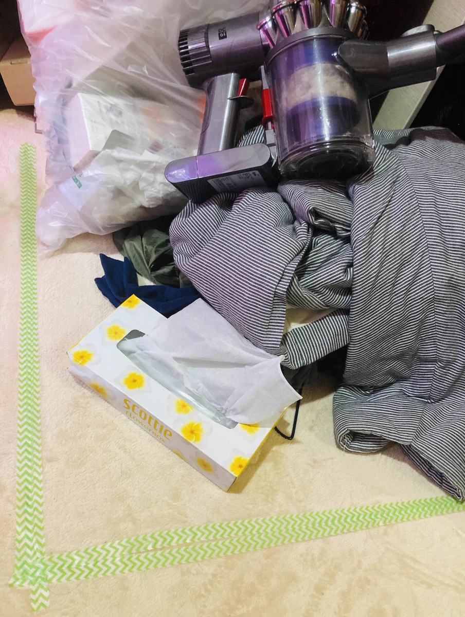 片付けが苦手で、床へとにかく物を置いてしまう人は必見！この癖の矯正方法を紹介したツイートが話題に！