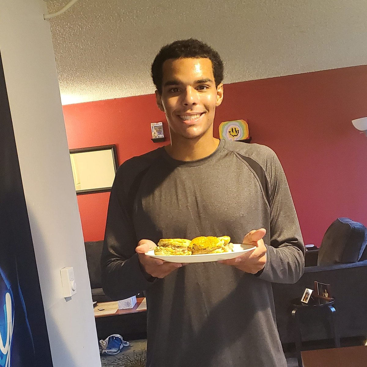 Autism_Chose_Me's tweet image. Today, I cooked virtually with my mom, and made some turkey biscuits with gravy!
#VirtualCooking #AutismChoseMe