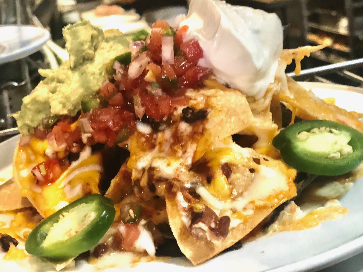 TommyMcFLY's tweet photo. I could talk for hours about the brilliance of @PeacockCafe nachos ... but then I wouldn’t be stuffin’ the nachos in my mouth! Chef @MaziarFarivar served happy food to everyone.  @cityshopgirl and I love love LOVE Peacock Cafe! 

ORDER —> https://t.co/dcRJ2BEjLa https://t.co/mfutSEzQ9r