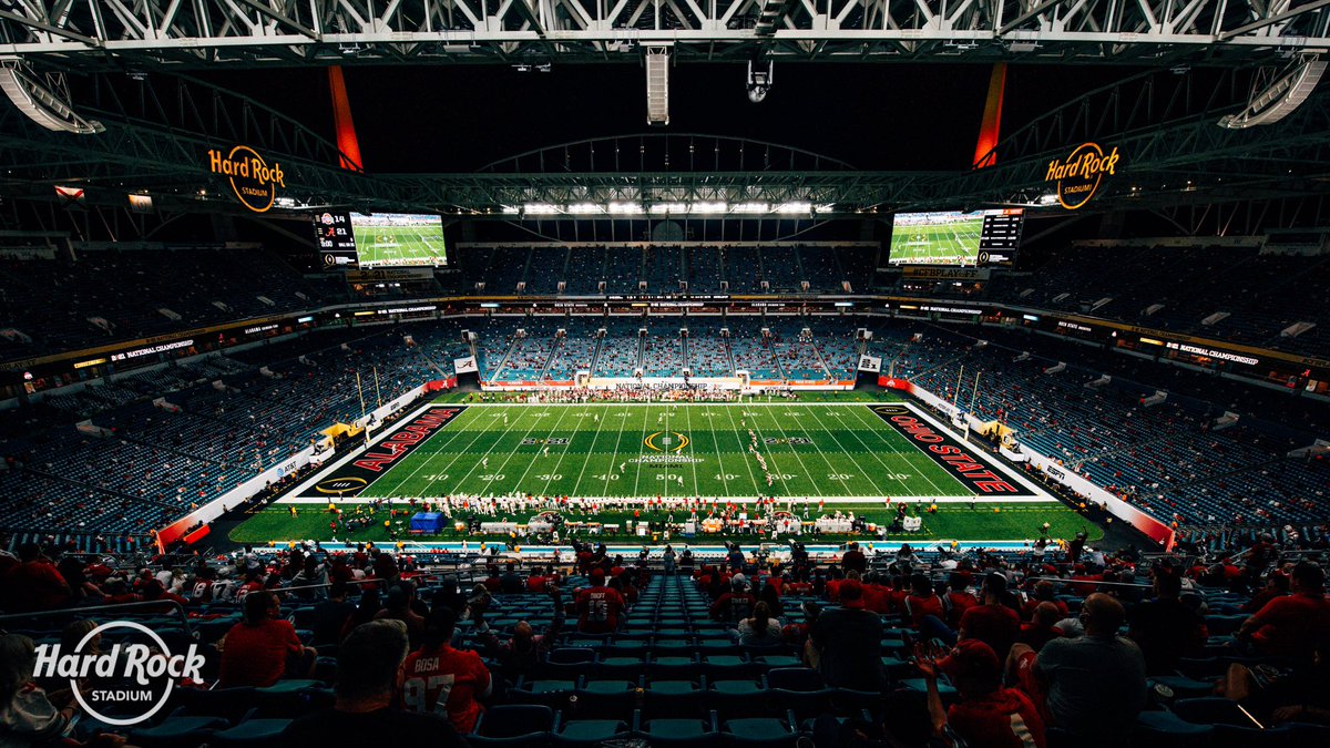 HardRockStadium's tweet photo. 😍😍 @CFBPlayoff 🏆🏆

#NationalChampionship https://t.co/VAiQNtj2BN