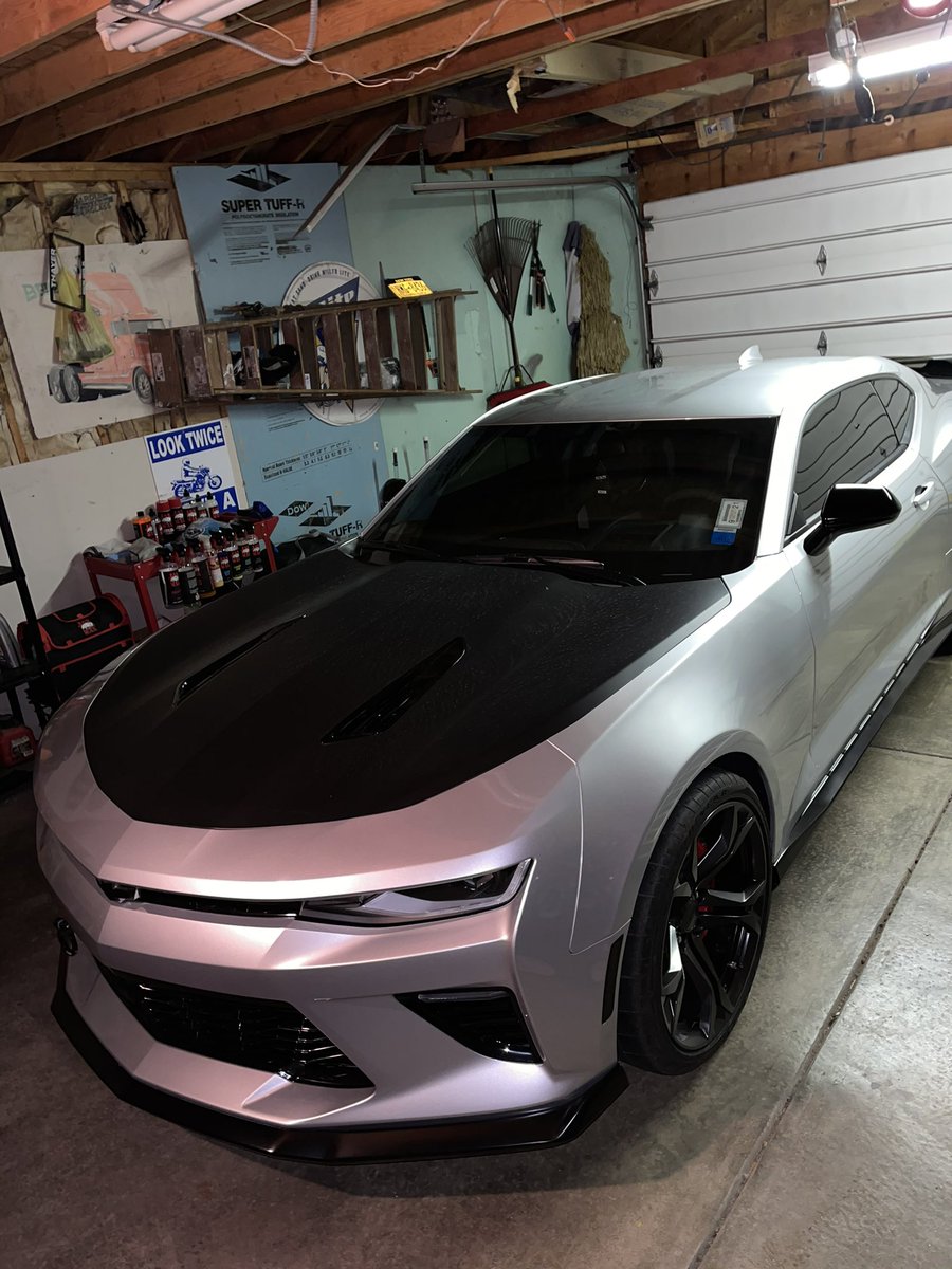 brandon0067's tweet photo. I’m looking to sell my 2018 Camaro ss 1le. Car currently has 6200 miles on it. Car is fully ceramic coated. Mods: 2” American Racing Headers to NPP, Dsx Flex Fuel kit, Roto Fab Cold Air Intake, and a Mighty Mouse Wild Catch Can. Made 454 whp and 474 wtq mustang dyno with 76% E85 https://t.co/MnmHbQM8ir