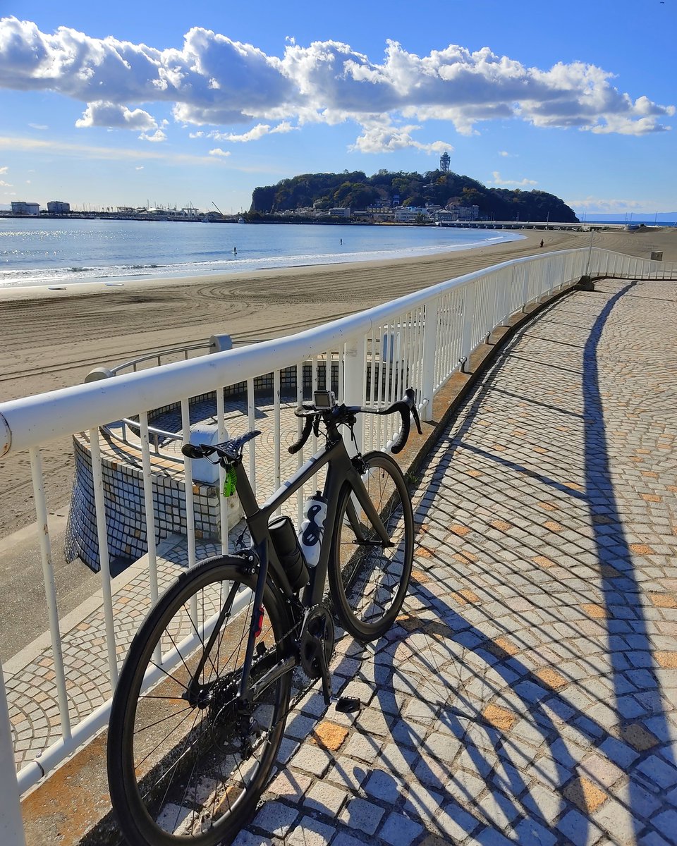 sushibicycle's tweet photo. good day and fun ride
#bicycle #cycling #roadbike #japan #enoshima
#sushi #japanesefood #tokyo #travel #trip https://t.co/KKGqlDjikr