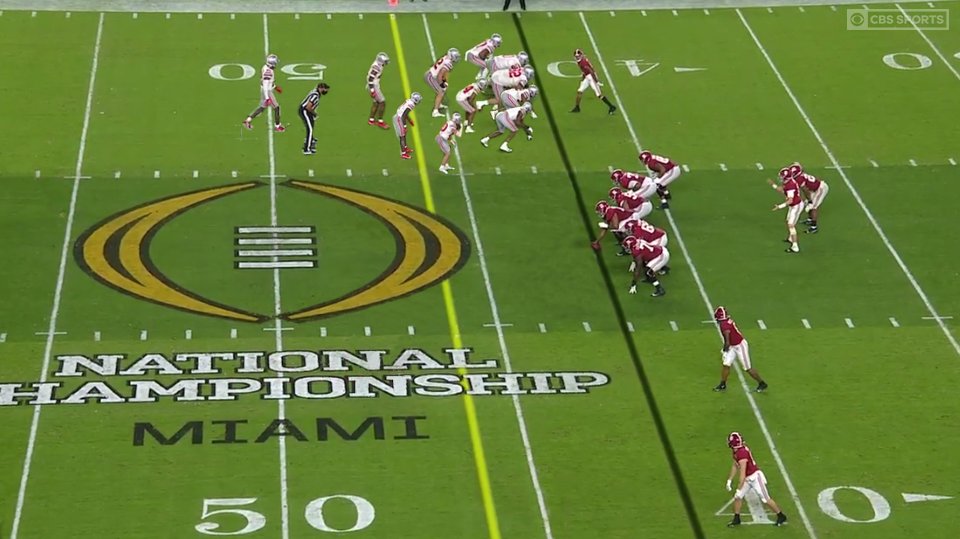 CBSSports's tweet photo. Second half adjustment for the Ohio State defense https://t.co/qNlGMKGtf7