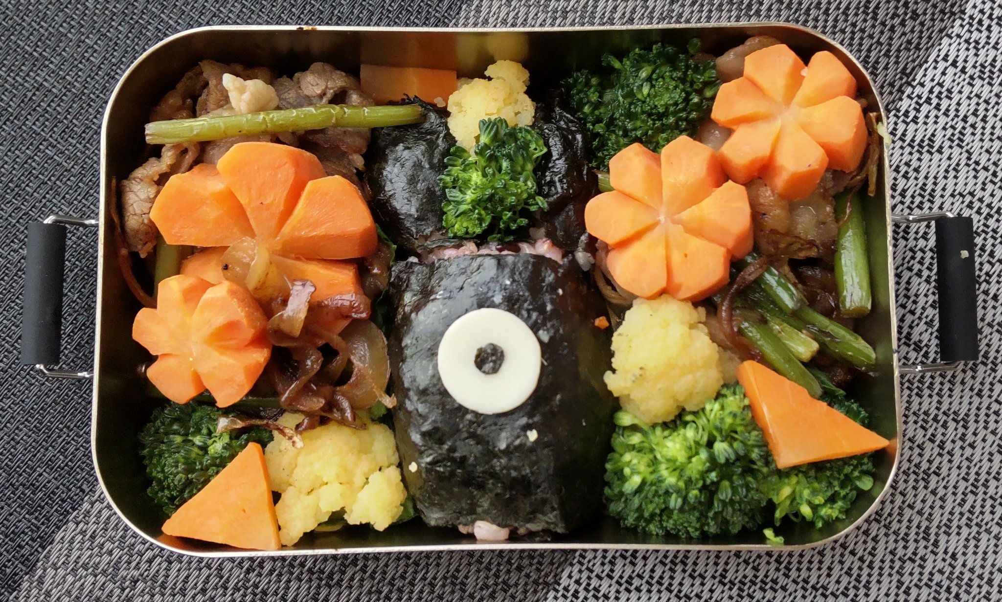 高校生が作るキャラ弁 初投稿 初キャラ弁作りました 美味しかった キャラは 地縛少年花子くん の黒もっけです 次はピンクの もっけ作りたい 高校生 キャラ弁 地縛少年花子くん もっけ ステイホーム