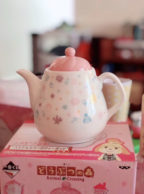beawiitch's tweet photo. pls i NEED this animal crossing teapot https://t.co/WNPGg3RKLf
