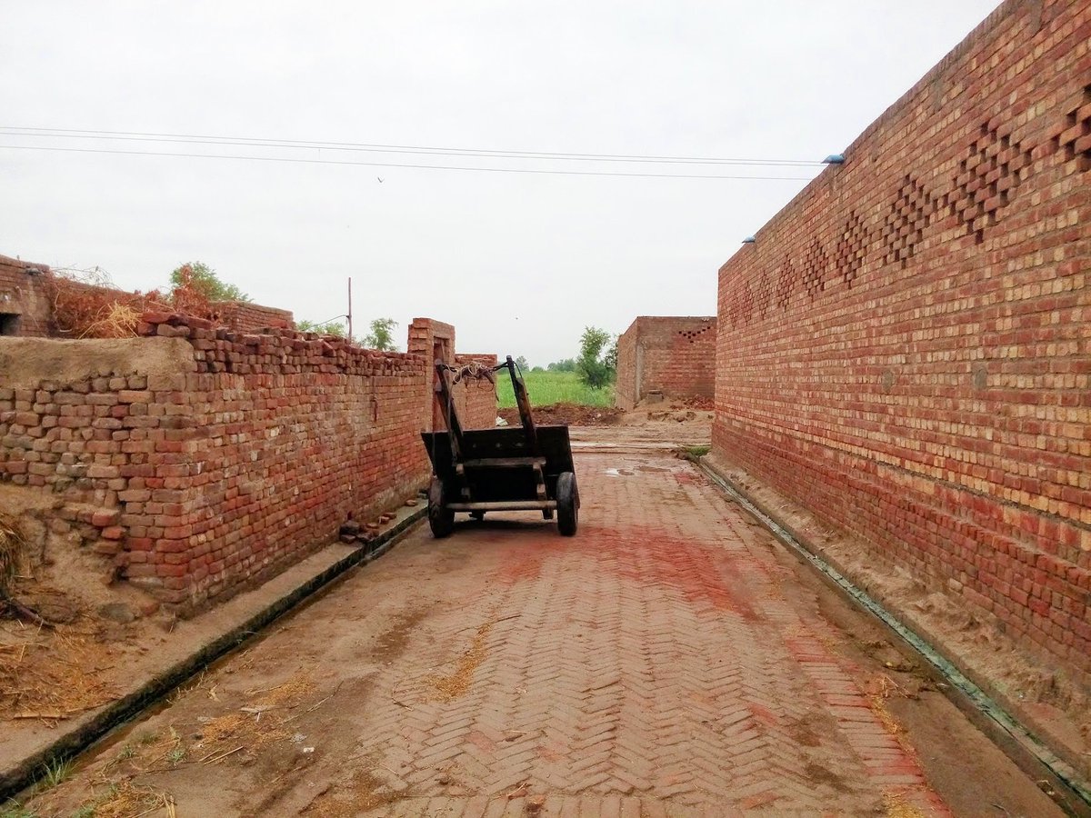 نکےہوندیاں ساڈے سی دو پنجابگرمیاں دیاں چھٹیاں والا پنجاب : امب، جامنو، ہدوانے، پُھٹّاںسیالاں والا پنجاب: مکّی، کماد تے گندلاں داساگਨਿੱਕੇ ਹੁੰਦਿਆਂ ਸਾਡੇ ਸੀ ਦੋ ਪੰਜਾਬਗਰਮੀਆਂ ਦੀਆਂ ਛੁੱਟੀਆਂ ਵਾਲਾ ਪੰਜਾਬ :ਅੰਬ, ਜਾਮਨੁ, ਹਦਵਾਣੇ, ਫੁੱਟਾਂਸਿਆਲਾਂ ਵਾਲਾ ਪੰਜਾਬ : ਮੱਕੀ, ਕਮਾਦ, ਗੰਦਲ਼ਾਂ ਦਾ ਸਾਗ