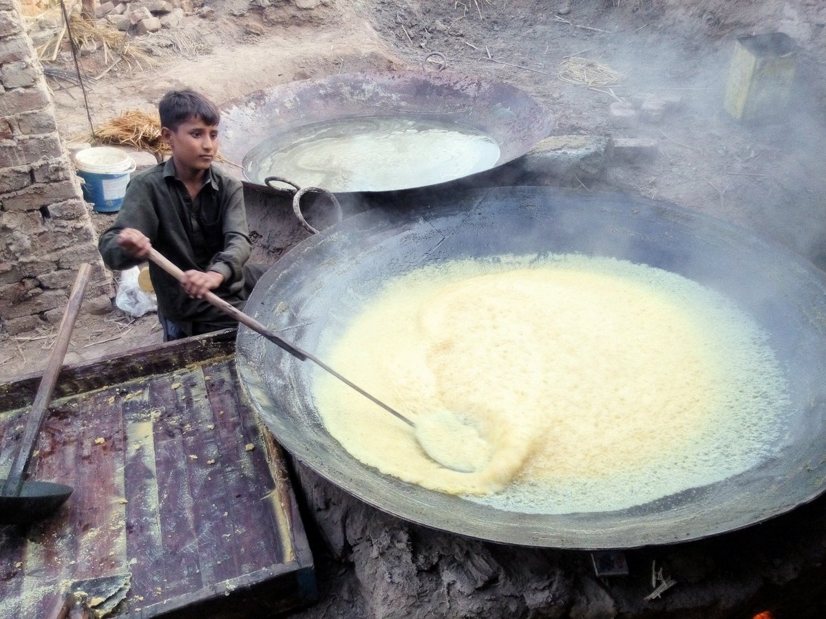 کڑاہ تے چڑھی روہ تے میل کڈھن نوں سکلائی تے مٹھا سوڈارنگ ہلکا کرن لئی رنگ کاٹ، زمینداراں دا سادہ کیمیکلਕੜਾਹ ਤੇ ਚੜ੍ਹੀ ਰੌਹ ਤੇ ਮੈਲ ਕੱਢਣ ਨੁੰ ਸਕਲਾਈ ਤੇ ਮਿੱਠਾ ਸੋਡਾਰੰਗ ਹਲਕਾ ਕਰਨ ਲਈ ਰੰਗ ਕਾਟ, ਜੱਟਾਂ ਦਾ ਕੈਮੀਕਲ