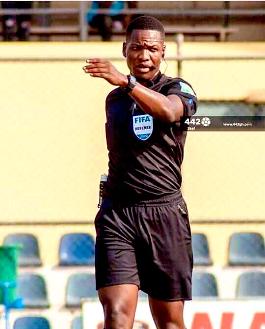 DanielLaryea3's tweet photo. Someone on your TL wants to know this... anything you do, just identify your ability... believe in yourself... trust the process... and endure the pain...#makeAstory you will smile one day..๐ค. #makeUpProfessionals #TrustTheProcess #CAFreferee #CHAN2021referee #supportALife https://t.co/OGVbYB6Z4O