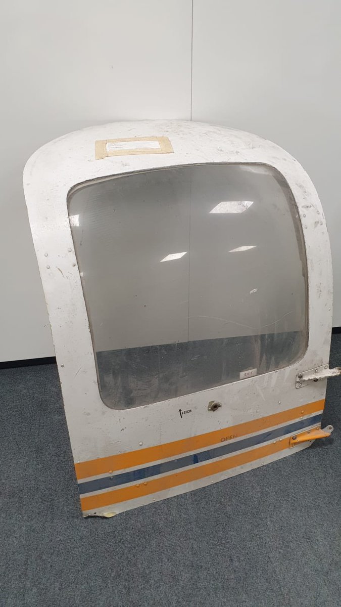 WiltsSpecOps's tweet image. Unusual debris! What appears to be a door from light aircraft, removed from lane one of the M4 near Swindon on Saturday 9th January. If the owner would like to come forward to collect it, please get in touch #insecureload