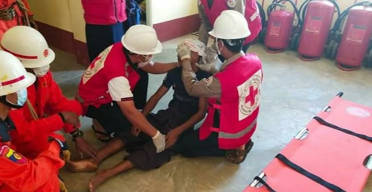 MyanmarRedCross's tweet photo. Earthquake preparedness training was made by MRCS, Red Cross Volunteers from Tanintharyi region.
#Earthquake #NaturalDisaster #PreparednessTraining #MRCS https://t.co/8KzzKeWVZH