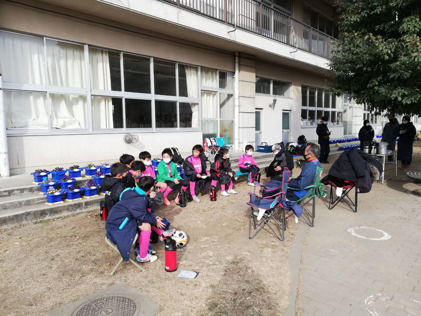 توییتر 上尾 尾山台サッカースポーツ少年団 در توییتر 1 11 月祝 4年生 3年生 越谷市立花田小学校にて 21年初蹴り 初練習試合です みんな年末年始も身体を動かしていたので 動けていたかな いつもと違うポジションについたりもしました 尾山台サッカー