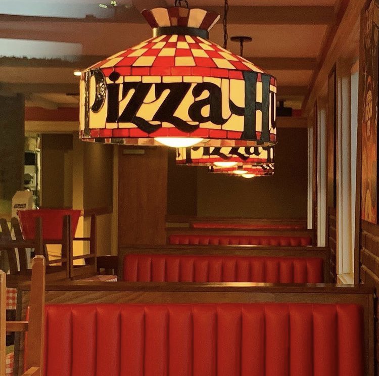 TheOXGodOR's tweet photo. Pizza Hut (1997) https://t.co/LRlrehMAfx