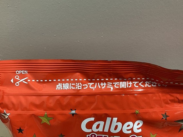 livedoornews's tweet photo. 3000RT：【うすしお味対応】便利な「チャック付きポテチ」が話題
https://t.co/ACiqJs70Az

カルビーによれば、食べきれなかったポテトチップスの保管に困っていた人がいたため、商品化したという。一方で1回で食べ切る「不要派」の声も散見された。 https://t.co/EahCDd8257