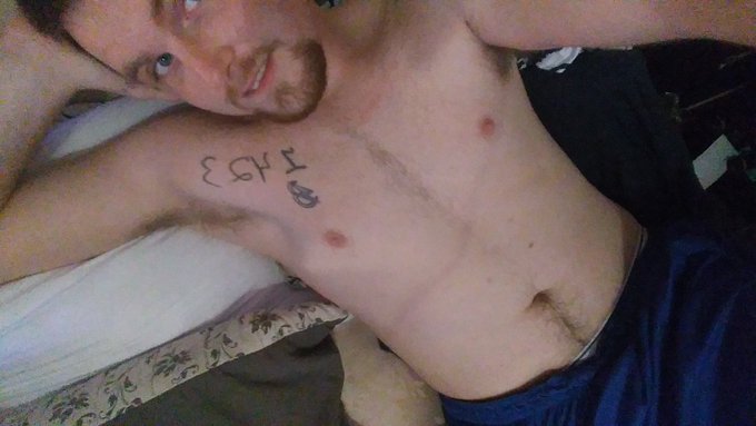 Feeling like i look ok today what do y'all think https://t.co/z6CCn53PZE