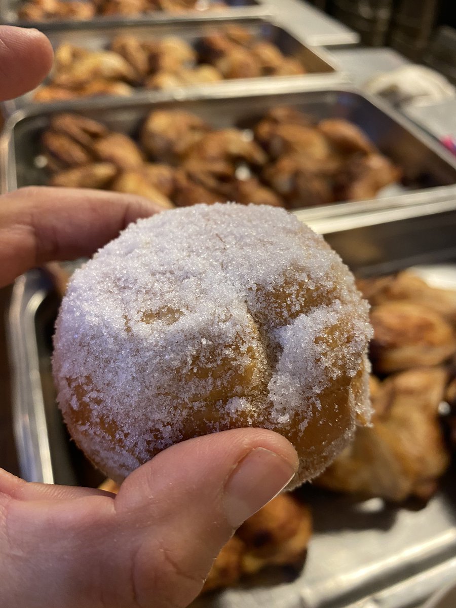 Bolitas de frailes o berlinesas, receta en mi cuenta de insta virginia_taboada
#recetas #CocinaFácil #chef #encasa 
#cuarentena #cocina #instagood #food