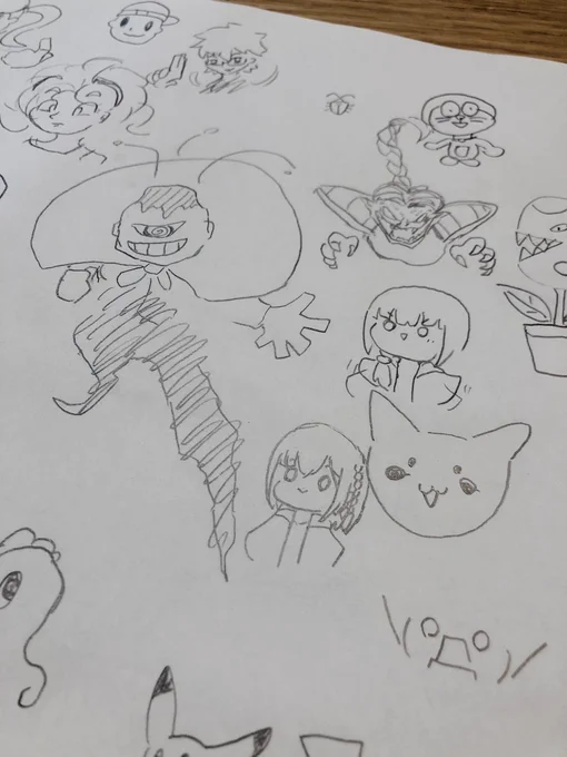 おはようございます。

深夜に家族とうろ覚えお絵描き大会(紙4枚分)してました。圧勝でした。
パタパタしてる白目花譜ちゃんが可愛いからそれだけ見てほしい。 