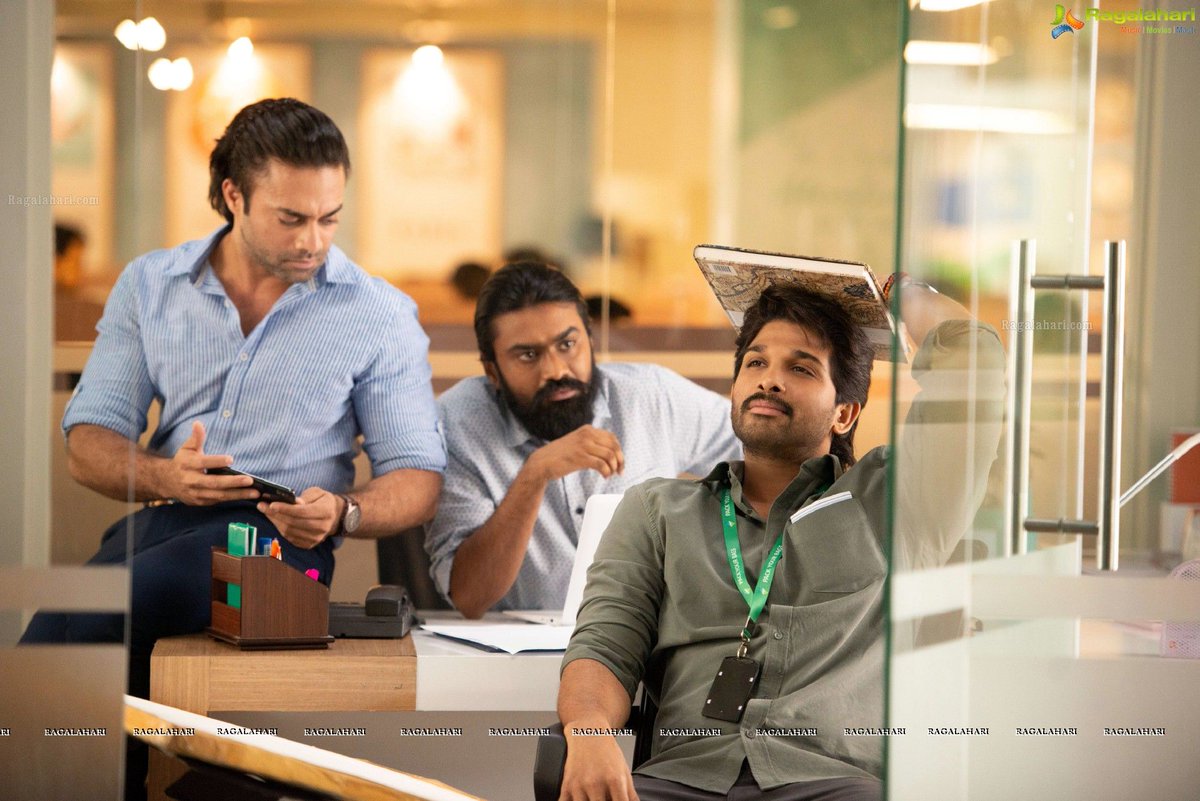 Ragalahari's tweet photo. Be it songs, dance, fights, & dialogues, the film won many โค๏ธ and shattered all RECORDS.๐ฅ
@alluarjun- @hegdepooja's #AlaVaikunthapurramuloo completes 1 year today.
Check #AVPL working stills๐
https://t.co/C9etdqGx9s
#1YearForNonBBIHAVPL #AVPL #1yearforavpl https://t.co/XtYGW6Itlg