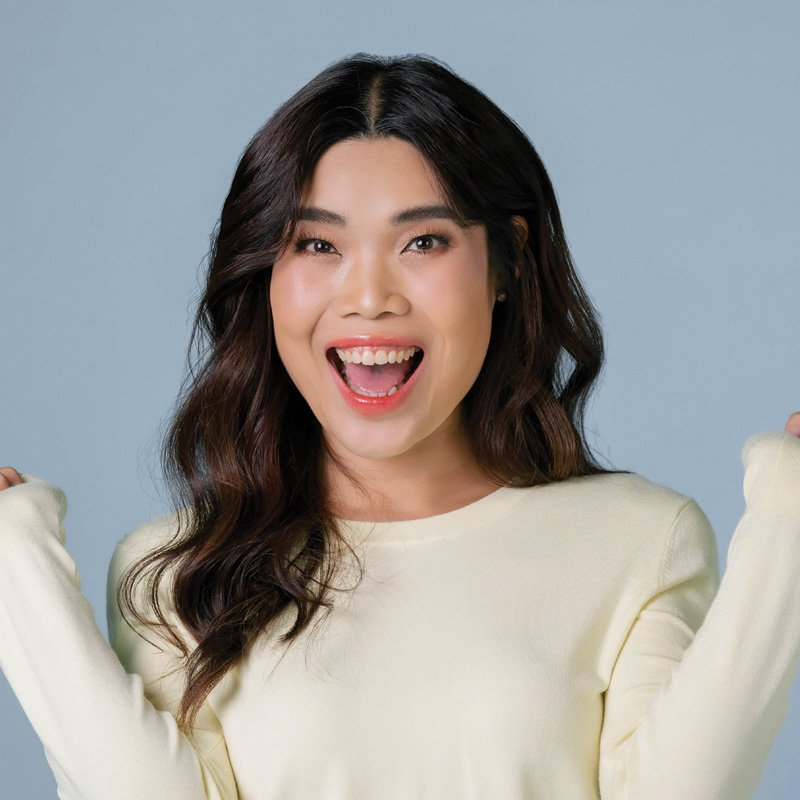 Godji: Tatchakorn Boonlapayanan2 September 1985W: 55 kg. / H: 172 cm.Education: Graduation Undergraduate Chinese language, Fac of Arts Chulalongkorn Univ, Grad Master's degree Branch of Integrated Comm Management Fac of Comm Arts Chula Univ.IG : tamagodjiTW : godji_godji