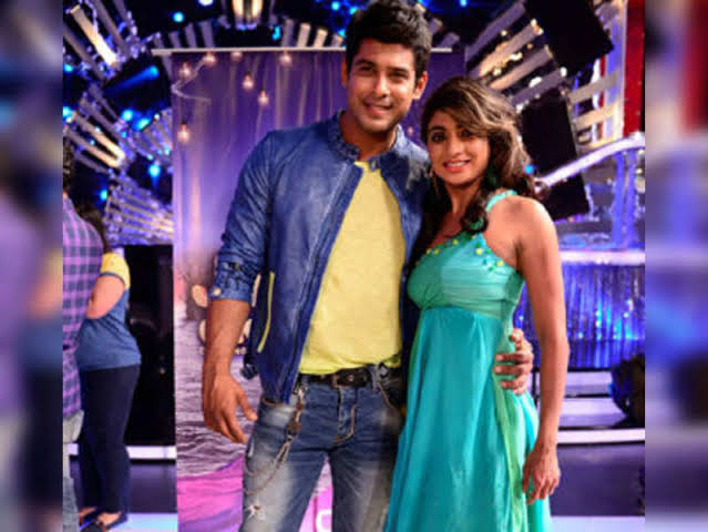 He wore his dancing shoes in jhalak dikh la ja, and his Awestrucking moves, unconditional love for his family and confidence was so evident!Bollywood knocked his Door and there came "Angad" who became the most Ravishing star of all time! @sidharth_shukla  #SidharthShukla 9/n 
