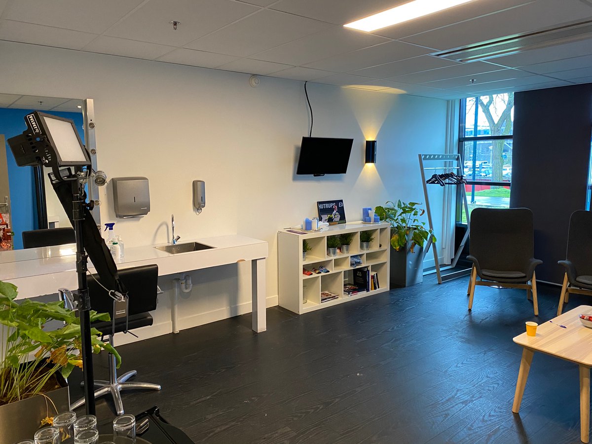 vbeersschilder's tweet photo. Het nieuwe jaar zijn wij druk begonnen met het opfrissen van de wanden en de kleedkamers. Ook de gang is aangepakt voor een goede opdrachtgever NEP The Netherlands. 
@NEP_Netherlands @SigmaNL https://t.co/JxmB5fhYga