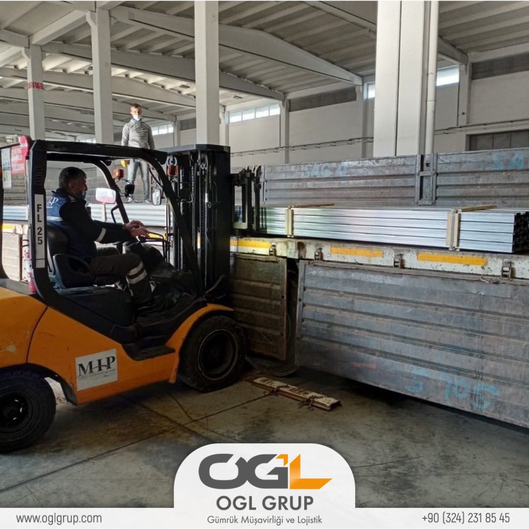 oglgrup's tweet photo. Mersin limanı ambarı ithalat metal profil yükleme işlemimiz👍

#ogl #yükleme #metalprofil #mersinlimanı #liman #lojistik #oglgruptaşıyor #oglgrup https://t.co/axxpSsnpfD