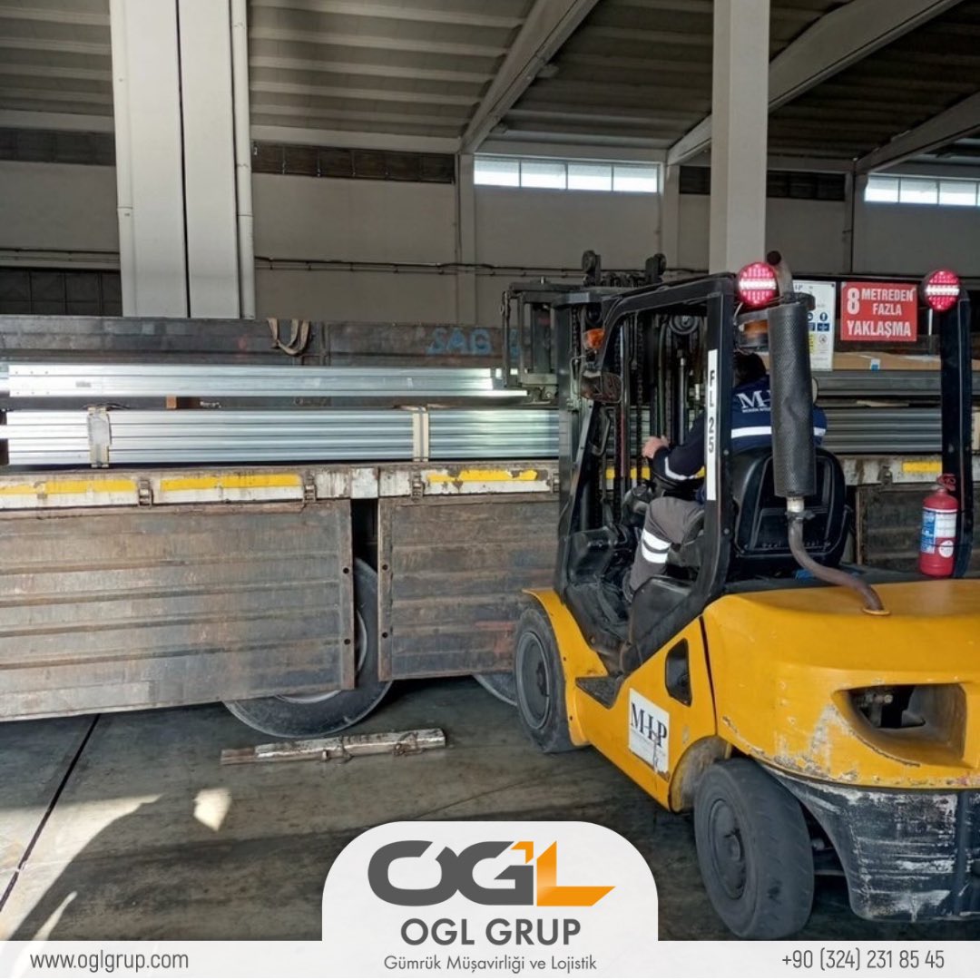oglgrup's tweet photo. Mersin limanı ambarı ithalat metal profil yükleme işlemimiz👍

#ogl #yükleme #metalprofil #mersinlimanı #liman #lojistik #oglgruptaşıyor #oglgrup https://t.co/axxpSsnpfD