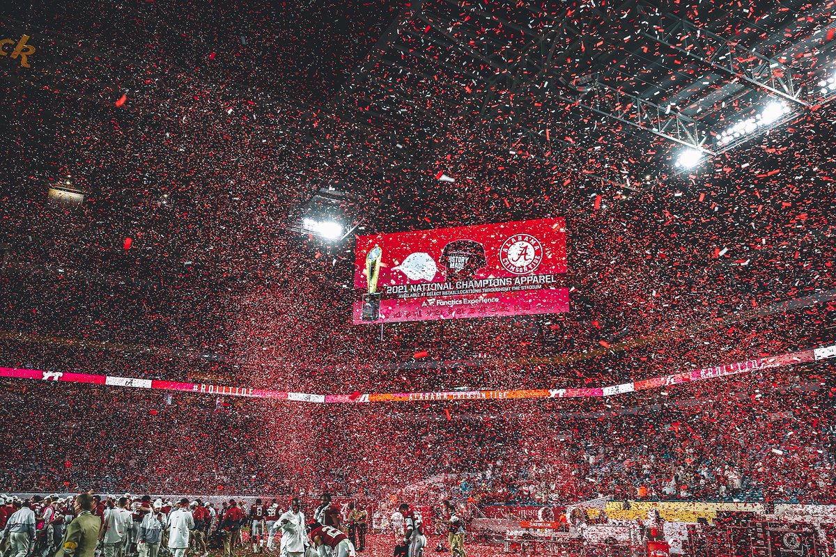 UA_Athletics's tweet photo. A crimson storm. 

#RollTide #NationalChampionship https://t.co/sLkUzgX2Sk