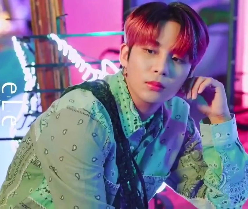 jonghosunset's tweet image. No se acepta ninguna critica hacia Jongho.
Acá vivimos en una monarquía donde él es el rey.