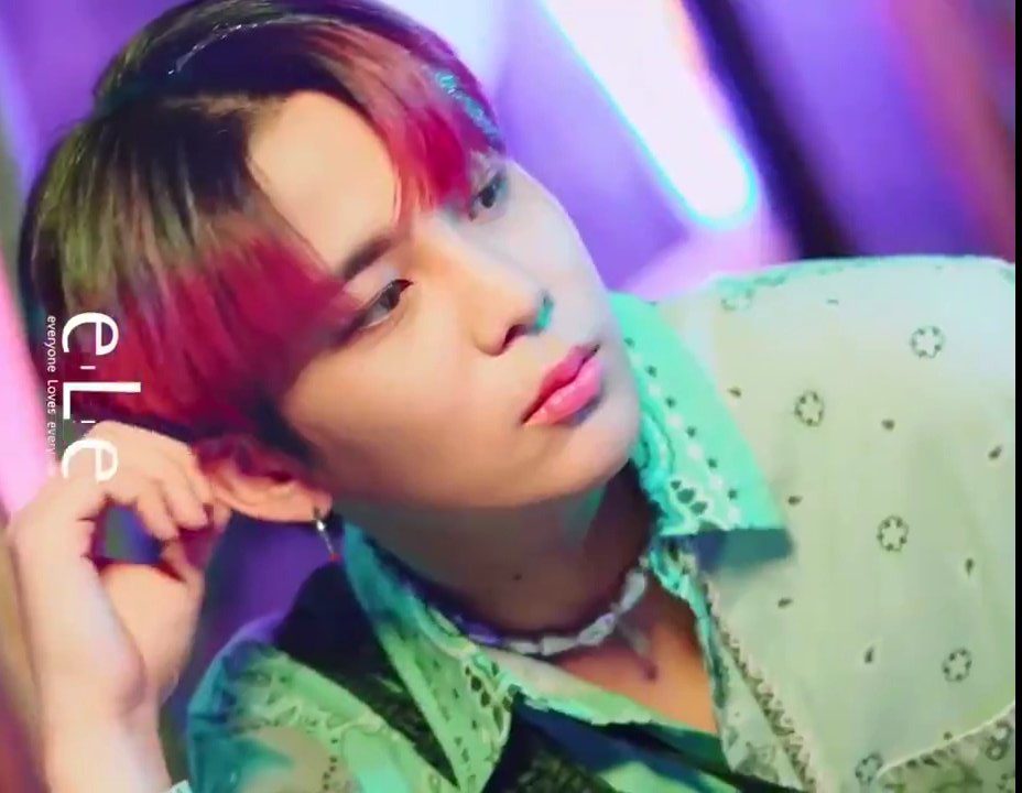 jonghosunset's tweet image. No se acepta ninguna critica hacia Jongho.
Acá vivimos en una monarquía donde él es el rey.