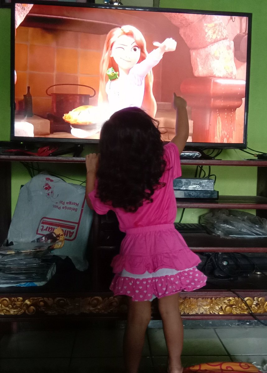 Disneyfessbase's tweet photo. Meracuni keponakan semenjak dini Mickey! https://t.co/YBdk5WwshY