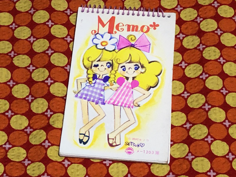 ゆめかマボロシ 1970年代の田村セツコさんのコクヨミニメモ帖 お揃いのワンピースを着た双子の女の子の可愛いイラストです 昭和レトロ 70年代少女漫画