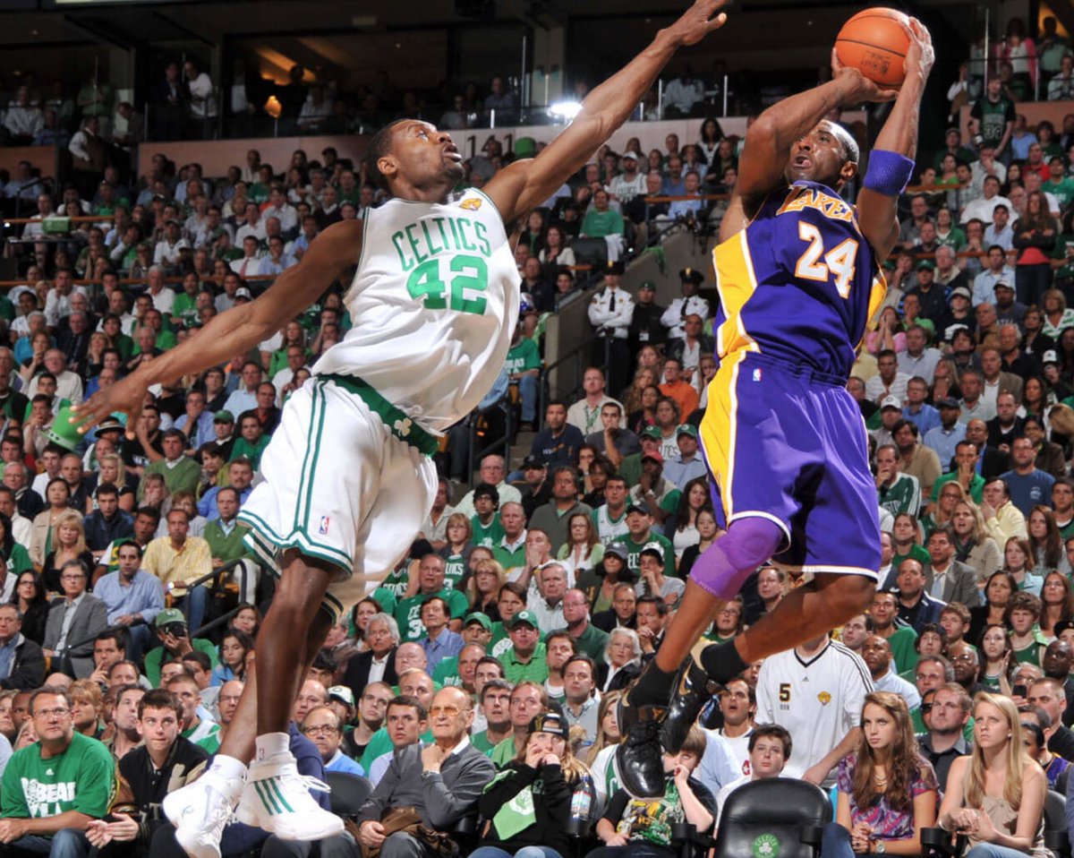 Kobe considered Tony Allen the best defender he ever faced. Allen would think about Kobe when he went to sleep, woke up, drove to the game. In 12 years they had never spoken. Kobe sent him a pair of Kobes. His teammates fell silent. Tony had to fight back tears.HBD Tony!