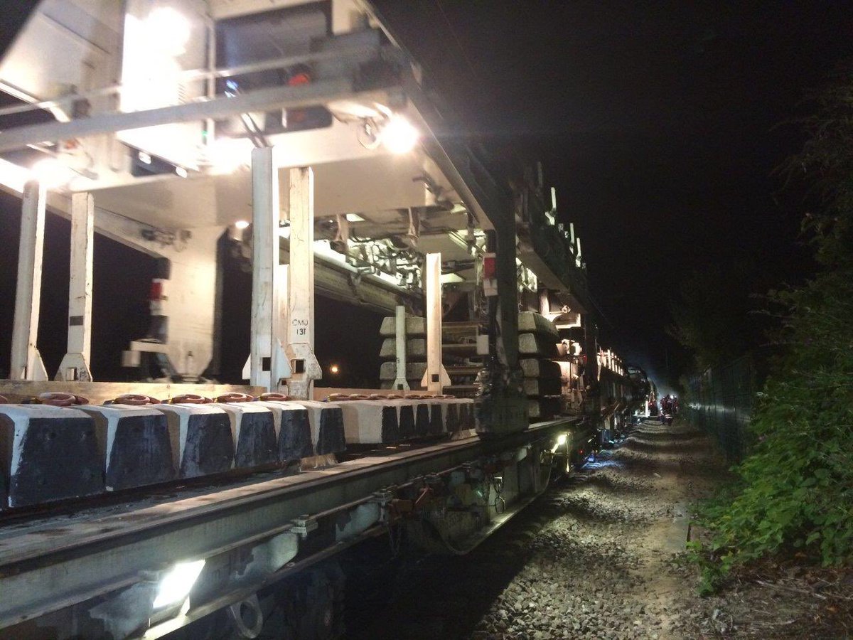 SRZD - Première nuit de l’année 2021 pour le TEVO, remplacement de 144m de ballast et traverses sur la voie 1bis entre Choisy et Juvisy. <a href="/itif_travaux/">1Afer2rail</a> @InfraBlogIPSO <a href="/LigneC_RER/">LigneC_RER</a> <a href="/SNCFReseau/">SNCF Réseau</a> <a href="/ETFrailway/">ETF</a> (illustration)