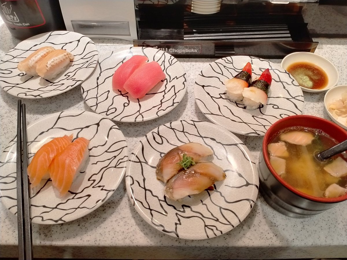 ポイちゃんのパパです リアルタイムup 90日リポート帰りに昼食で立ち寄ったターミナル21 アソーク の雰囲気 蜜感0で久しぶりの回転寿司はうまかったのは言うまでもありません オスカー像が出迎える映画館も蜜感0