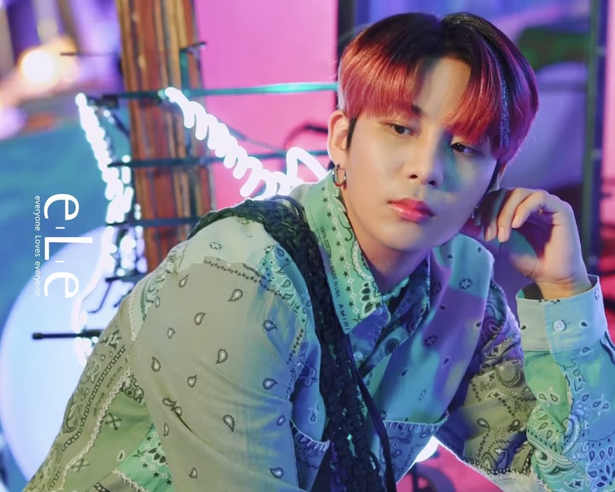 jonghosunset's tweet image. VOCALISTA, RAPERO, ACTOR, Y MODELO, HAY ALGO QUE NO PUEDA SER CHOI JONGHO???