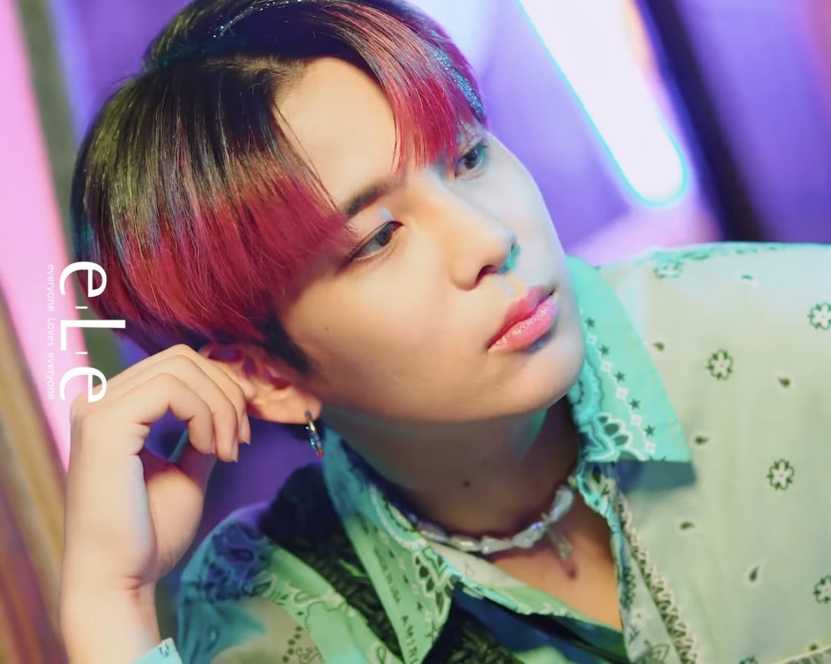 jonghosunset's tweet image. VOCALISTA, RAPERO, ACTOR, Y MODELO, HAY ALGO QUE NO PUEDA SER CHOI JONGHO???