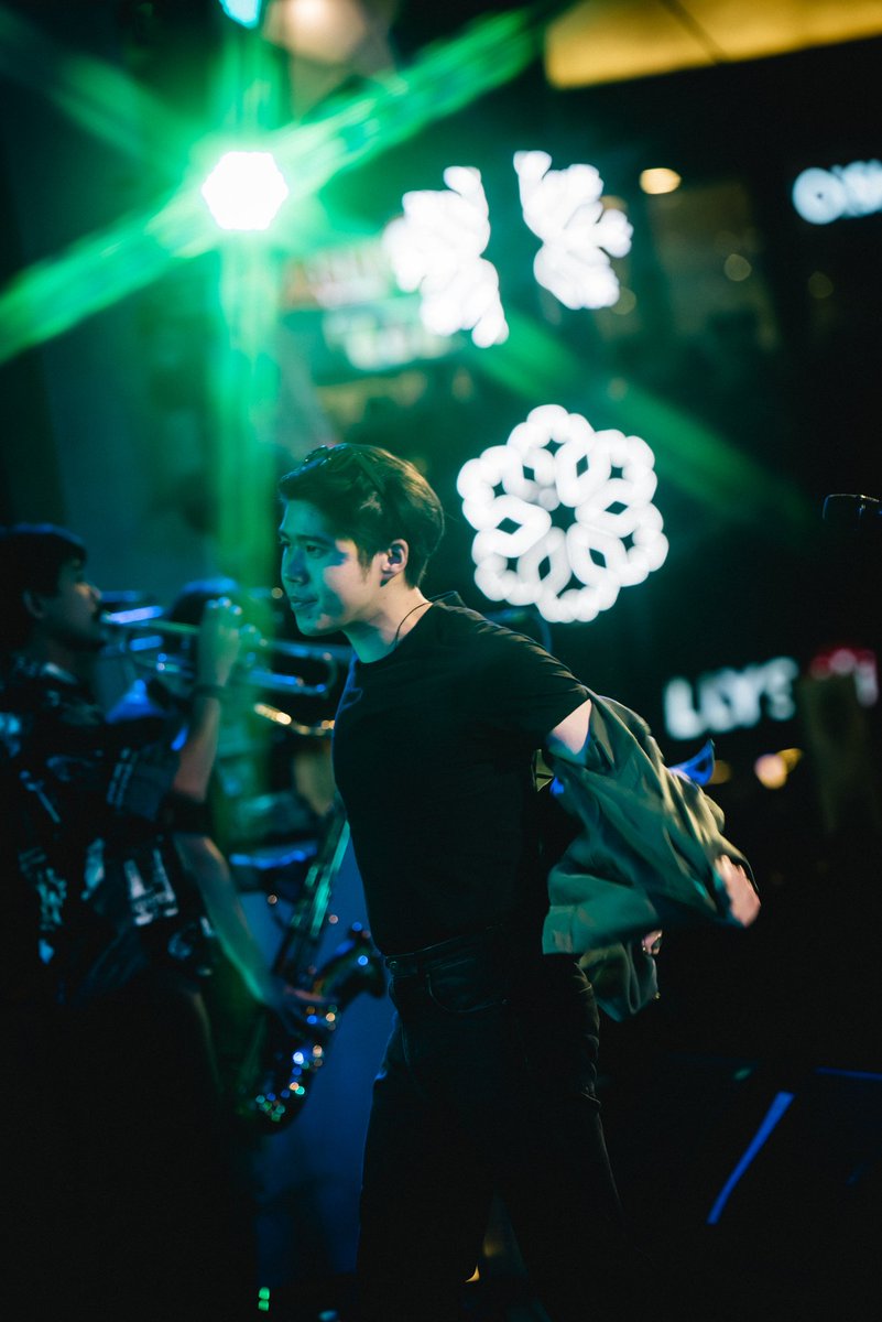 feafafeafa's tweet photo. สเต็ปถอดเสื้อของคุณอะตอม
#AtomChanakan
#atomgallery
#atomoatom
#อะตอม
#อะตอมชนกันต์
#feafafeafa
#feafaphoto https://t.co/T2lfX3HYjl