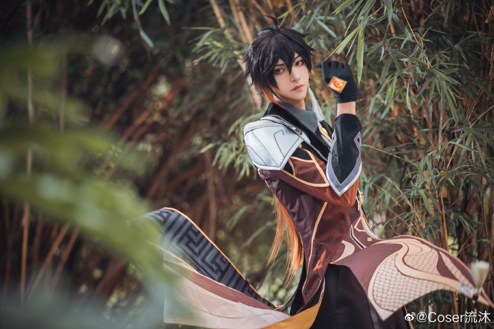 This amazing #zhongli cosplay by Coser流沐