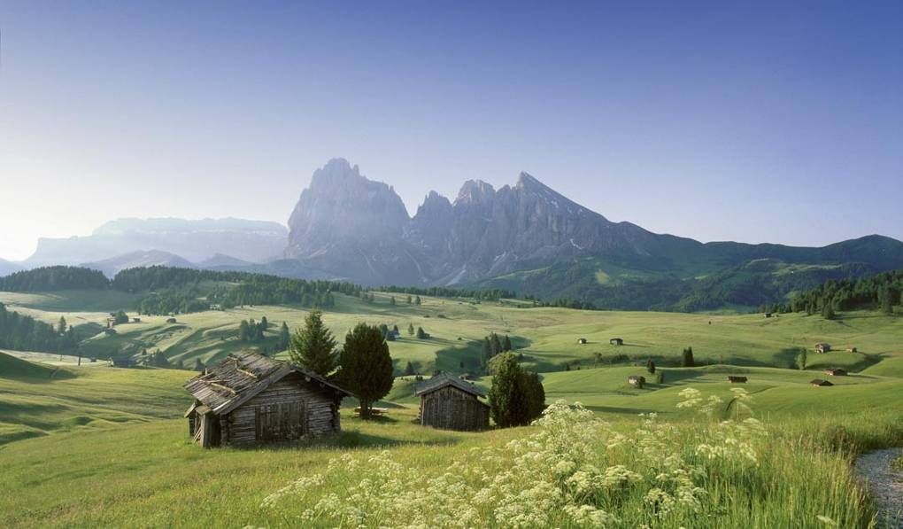 _houseandgarden's tweet photo. A wellness escape in Italy's South Tyrol: https://t.co/qASesUX7Y5 https://t.co/U5he7f7Efs