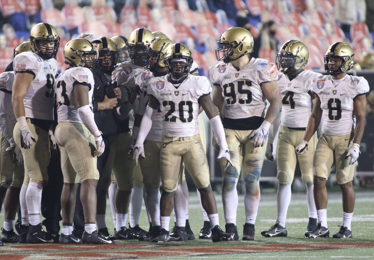 salinterdonato's tweet photo. #ArmyFootball officially finishes No. 1 in the nation in total defense (275.3 yards/game)

📷 Army Athletics https://t.co/wu0huN2TRp