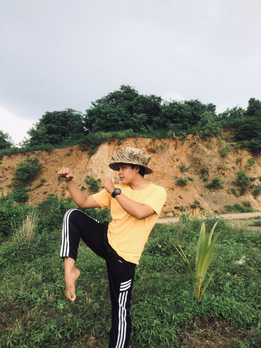 GilidJulian's tweet photo. Di atas sebuah gunung pasti ada jalan, meskipun tidak terlihat dari lembah lembah. Oleh karena itu cobalah kamu sering2 ke gunung dan menghirup udara alam nya https://t.co/Ltj2M6MipC