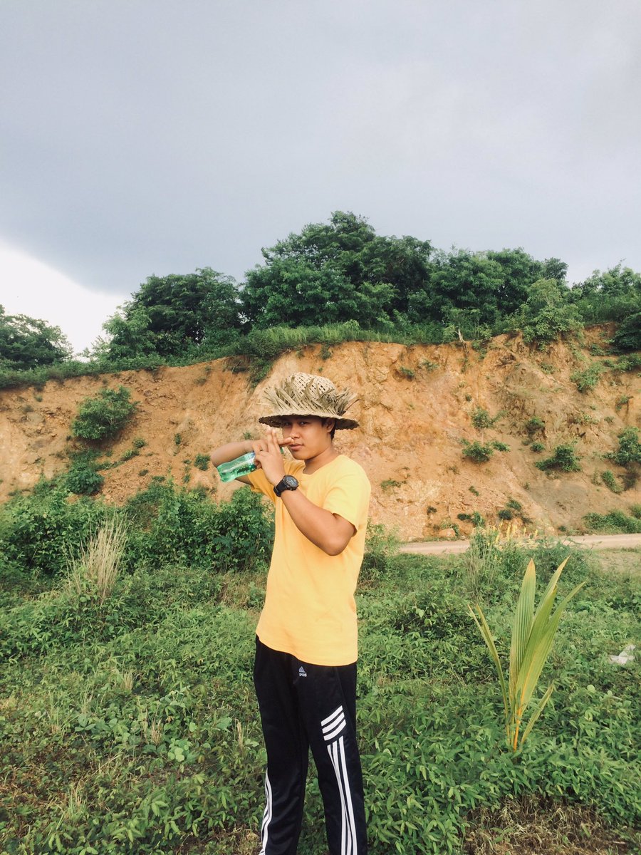GilidJulian's tweet photo. Di atas sebuah gunung pasti ada jalan, meskipun tidak terlihat dari lembah lembah. Oleh karena itu cobalah kamu sering2 ke gunung dan menghirup udara alam nya https://t.co/Ltj2M6MipC