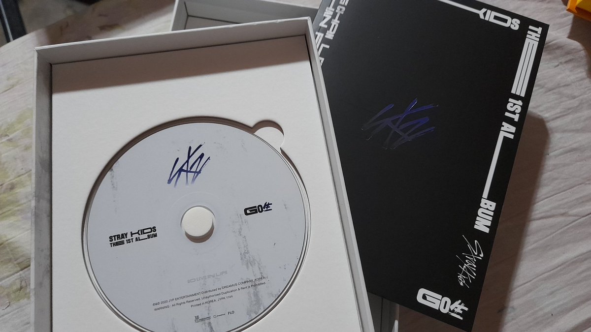 merchrandize's tweet photo. SKZ GO LIVE UNSEALED
300 EACH
ONHAND
COD
WHAT YOU SEE, WHAT YOU GET
MINE + ALBUM
(ps. design dw po yung parang dumi,akala ko rin dati dumi HAHAH) https://t.co/mSsWcBPk4c