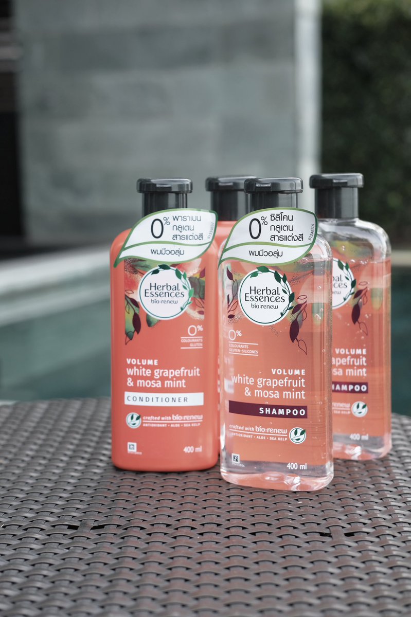 patlovepat's tweet photo. สูตร 2 WHITE STRAWBERRY AND SWEET MINT ช่วยให้สุขภาพผมดี มีน้ำหนัก เงางาม 🍓
สูตร 3 WHITE GRAPEFRUIT & MOSA MINT ช่วยทำให้ผมดูมีวอลลุ่ม หอมสดชื่น 🍊
ใครได้ลอง Herbal Essences bio:renew แล้วชอบแบบภัทรมาแชร์กันค่ะ
#HerbalEssencesTH #Biorenew
กดช็อปออนไลน์
https://t.co/KgOKQi9LJw https://t.co/ZlMGmjGrj1