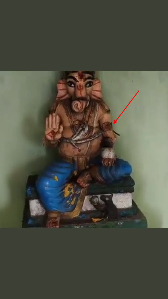 Abhishek_roars's tweet photo. एक और मंदिर को आंध्र में गिराया गया!

भगवान् गणेश की प्रतिमा को कुछ गुंडों ने तोड़ दिया!

वैसे ये वही प्रदेश है जहाँ Xtians का गढ़ बन चुका है!

आए दिन ऐसी घटिया हरकत होती है, लेकिन किसी भी Bollytrads या Liberal ने कोई आवाज नही उठाई!

क्या अब भी हम सोते रहेंगे?
#SaveAndhraTemple https://t.co/MlXNVGaJYG