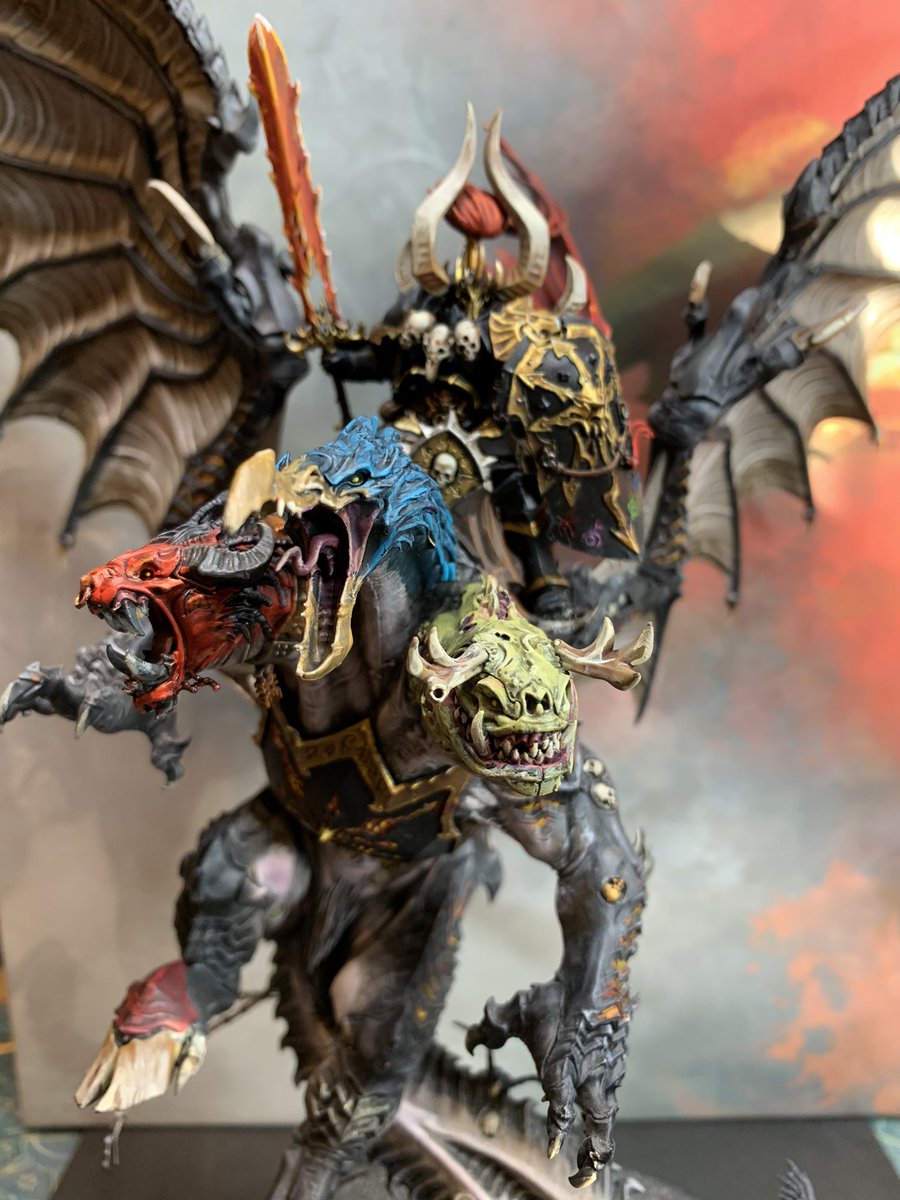 Archaon. Lord of the End Times and Grand Marshall of the Apocalypse. Had this model on my shelf of shame for well over a year. Finally completed and quite proud of the result!  #paintingwarhammer #WarhammerCommunity #ageofsigmar #minimodelmakes #gamesworkshop