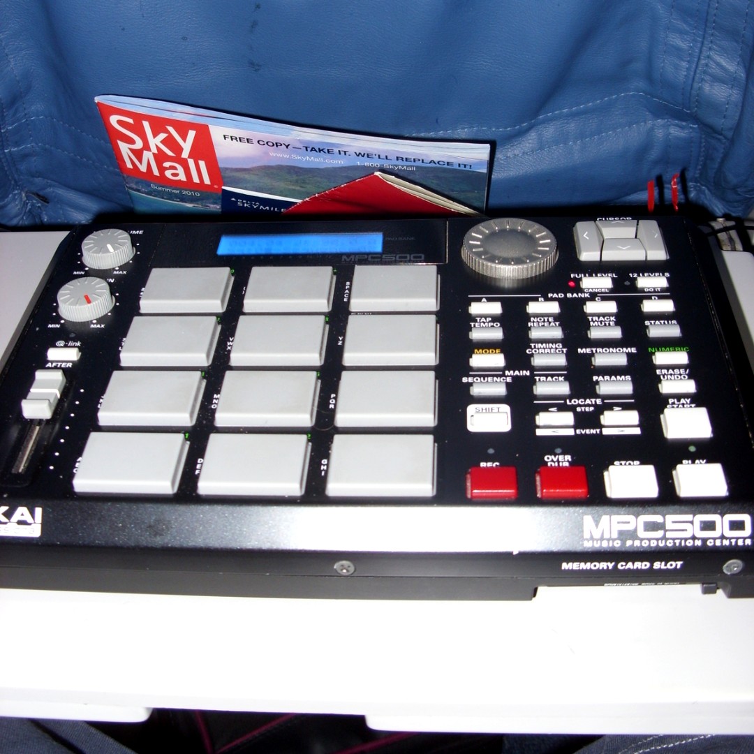 In case you ever wondered what those little trays were for on the back of the seat in front of you on airplanes.. Now you know!

#mpc500 Akaimpc #kirkt #banginbeats #hiphopproducer #beats #production #boombaptist #cratedigging #deepcrates #beatmaker #producer #digteam