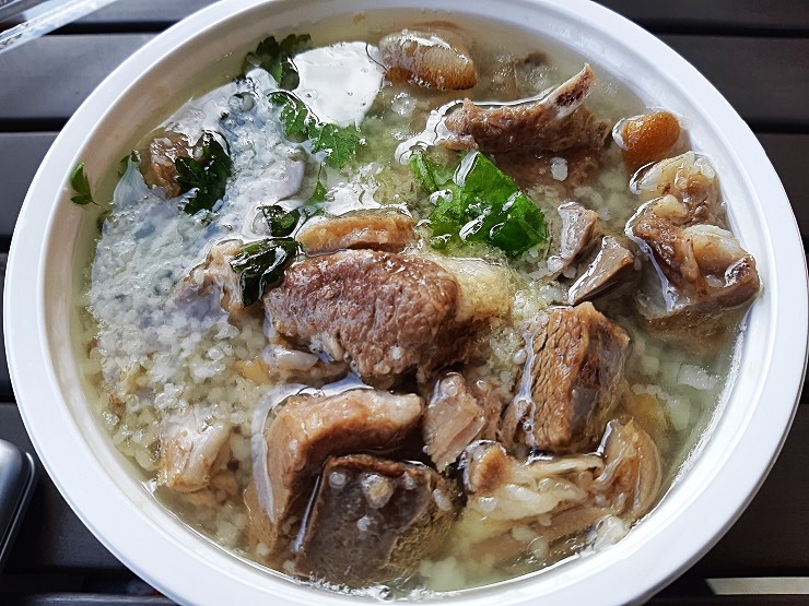 okinawayagijoho's tweet photo. 🍲ヒージャー食べ歩き🍴
『西原さわふじマルシェ』オープンイベント
太陽のやぎ汁をおいしくいただきました💯
脂多めのこってりの🐐山羊汁🍲

https://t.co/UdyKhtSenN

#山羊汁 #ヒージャー #ひーじゃー #山羊 #やぎ #やぎとそば太陽 #ヒージャー食べ歩き https://t.co/MScpBRjCvr
