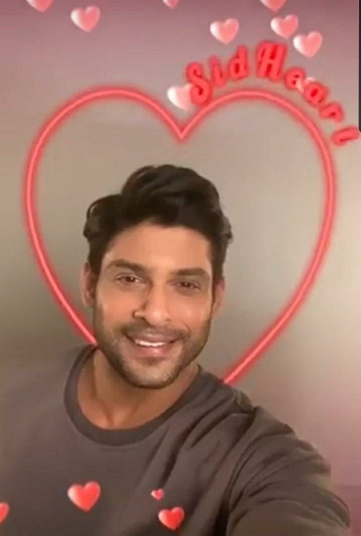 It was just the matter of Time when people fell in love with him!! He earned a second family for lifelong called  #SidHearts! He became the only talk of the town! His emotions..his happiness became the lifeline of millions  @sidharth_shukla  #SidharthShukla 14/n 
