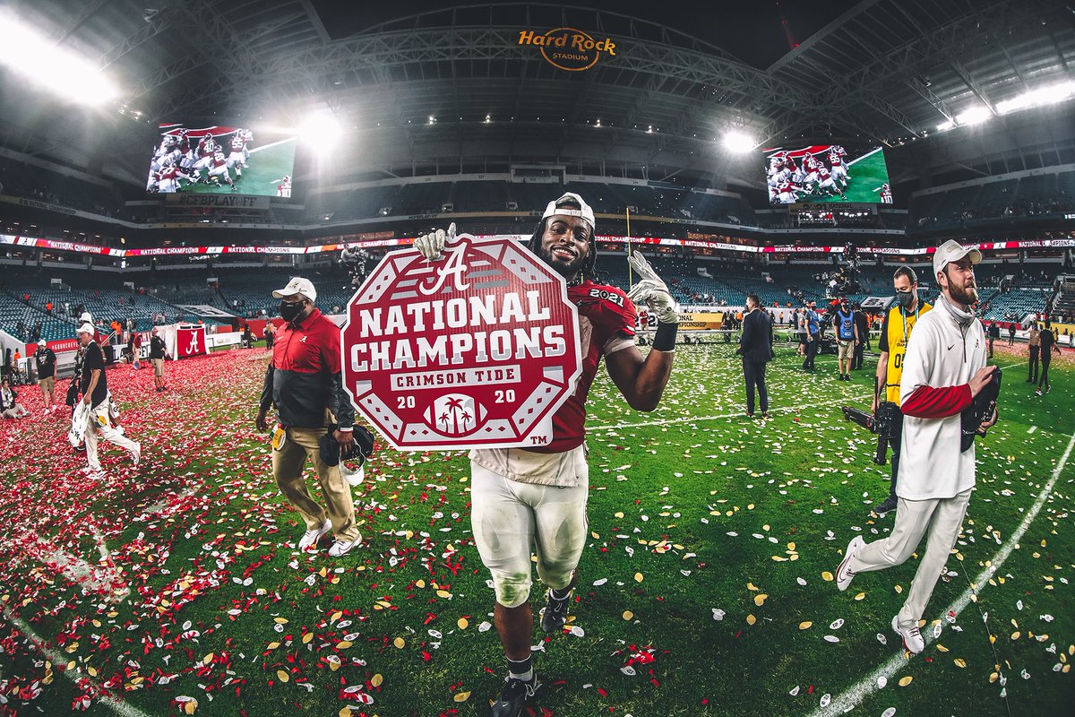 BamaPride4Ever's tweet photo. What a year! A season that will be never ever forget! "18 Time National Champions" & 3 #CFBPlayoff #NationalChampions 👑🅰️🏈🐘🌊🏆💍 #HistoryMade #AlabamaDoes #TLOB #BamaDynasty #KingsOfRings #KingsOfConfetti #BamaFactor #AtAlabamaWeLiveIt #NotFinishYet #WonNotDone #RollTide https://t.co/koomj2kp7c